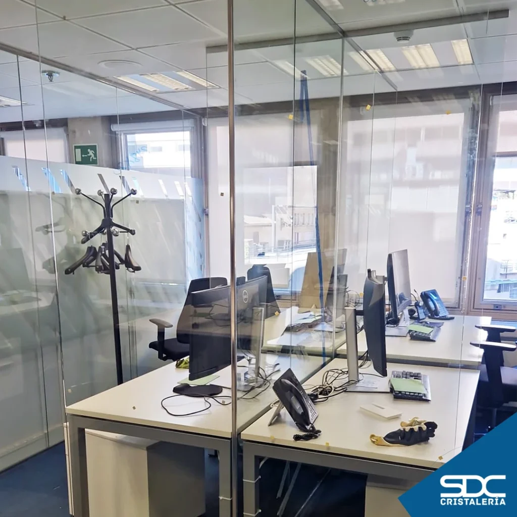 Mamparas divisorias de oficinas con perfil de aluminio