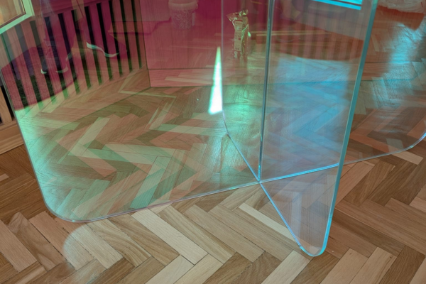 Mesa de cristal exclusiva a medida para interiorismo