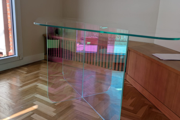 Muestras de cristal en diferentes colores y acabados